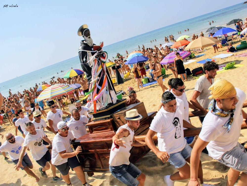 Processione di San Calogero in spiaggia | Fotografie a cura di Maria Licata